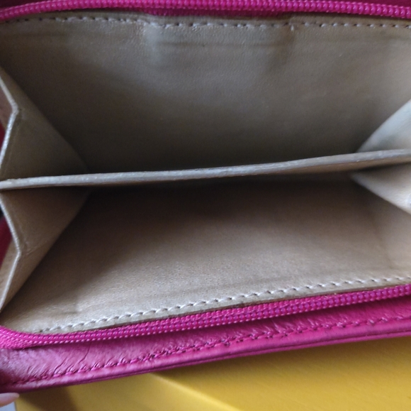 Pink Chanel Camellia Compact WOC In Excellent Condition- Dust Bag And Gold Chain - Picture 9 of 9